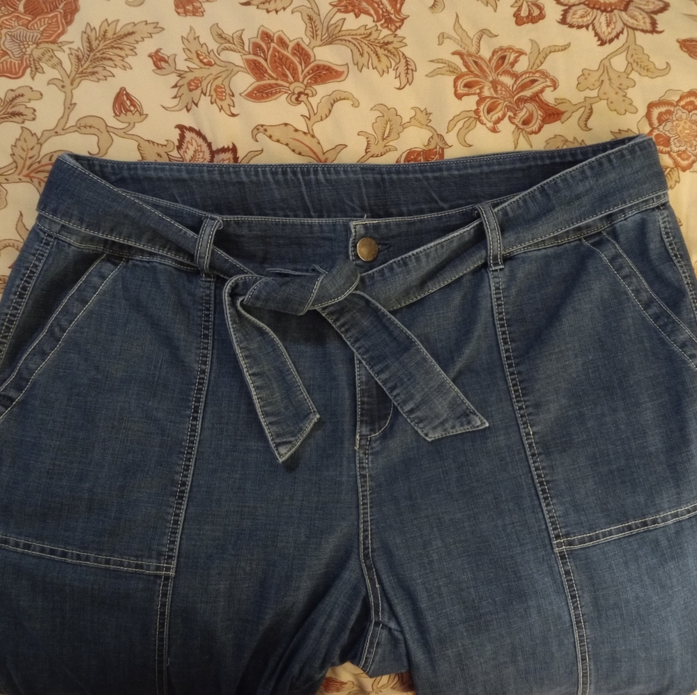 Lane Bryant lightweight wide leg mom style blue jeans with belt SZ 18